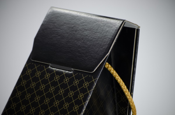 Confezione a sacchetto magnum 2 colori| Packaging - Espositori - Bag in Box 